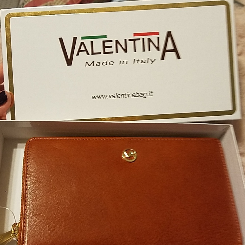 NWOT Valentina Wallet